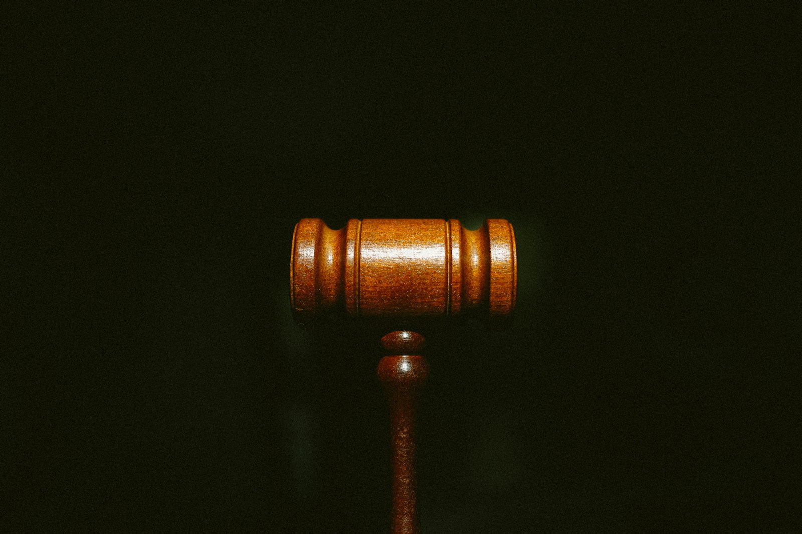Livros de direito e balança da justiça